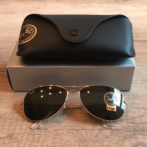 NWT: Ray-Ban Aviator Sunglasses Gold Frame